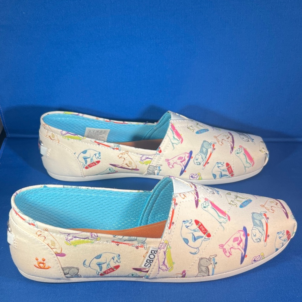 Skechers BOBS for Dogs Cream Slip-On Shoes with Colorful Print - Picture 3 of 9